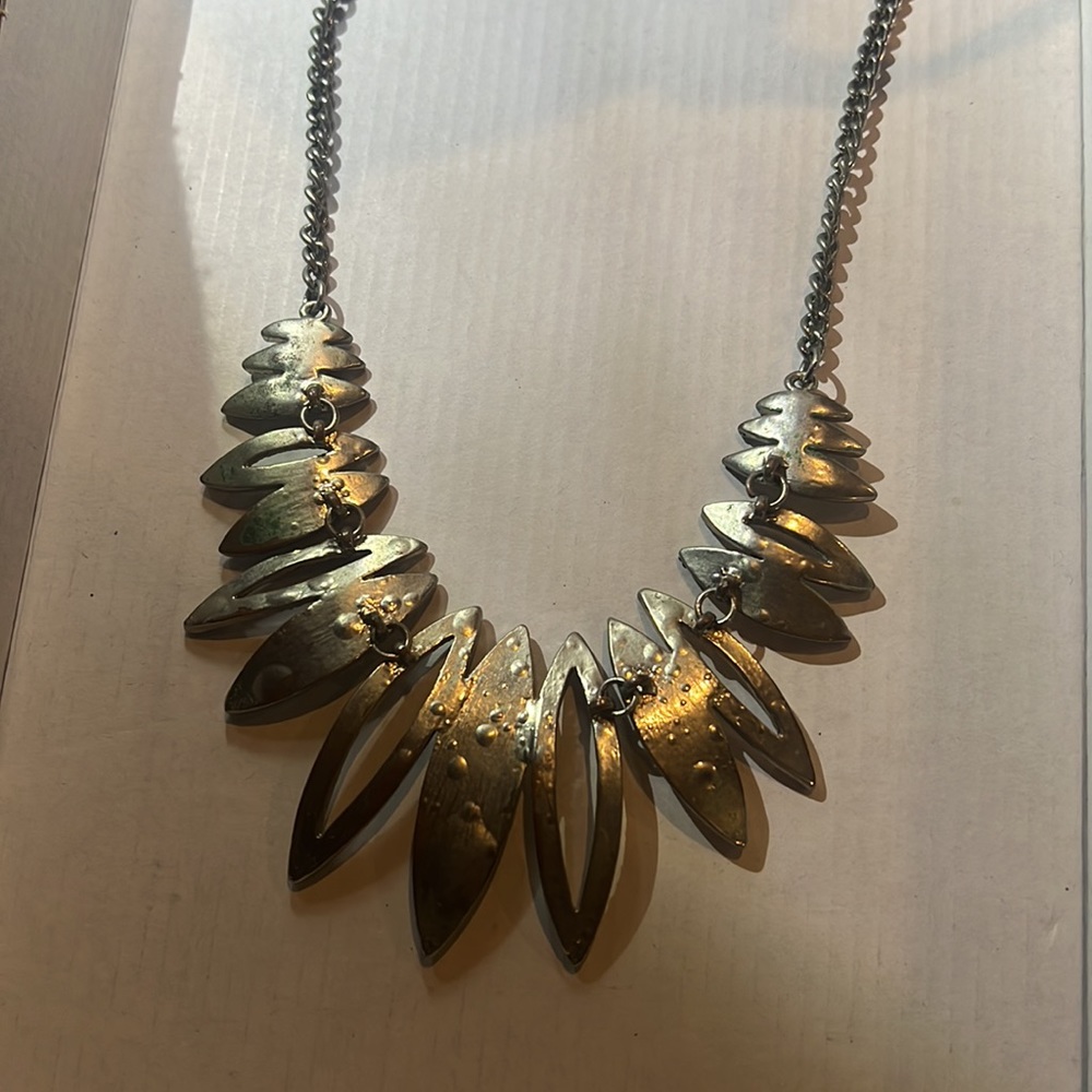 Costume Necklace - Picture 5 of 5